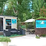 Best Holiday Hotel *