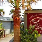 Best Holiday Hotel *