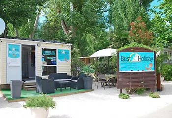 Best Holiday Hotel *