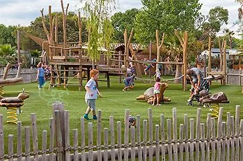 Best Holiday Hotel *