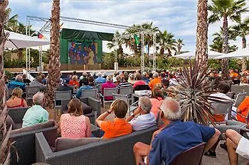 Best Holiday Hotel *