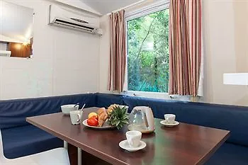 Ξενοδοχείο Best Holiday